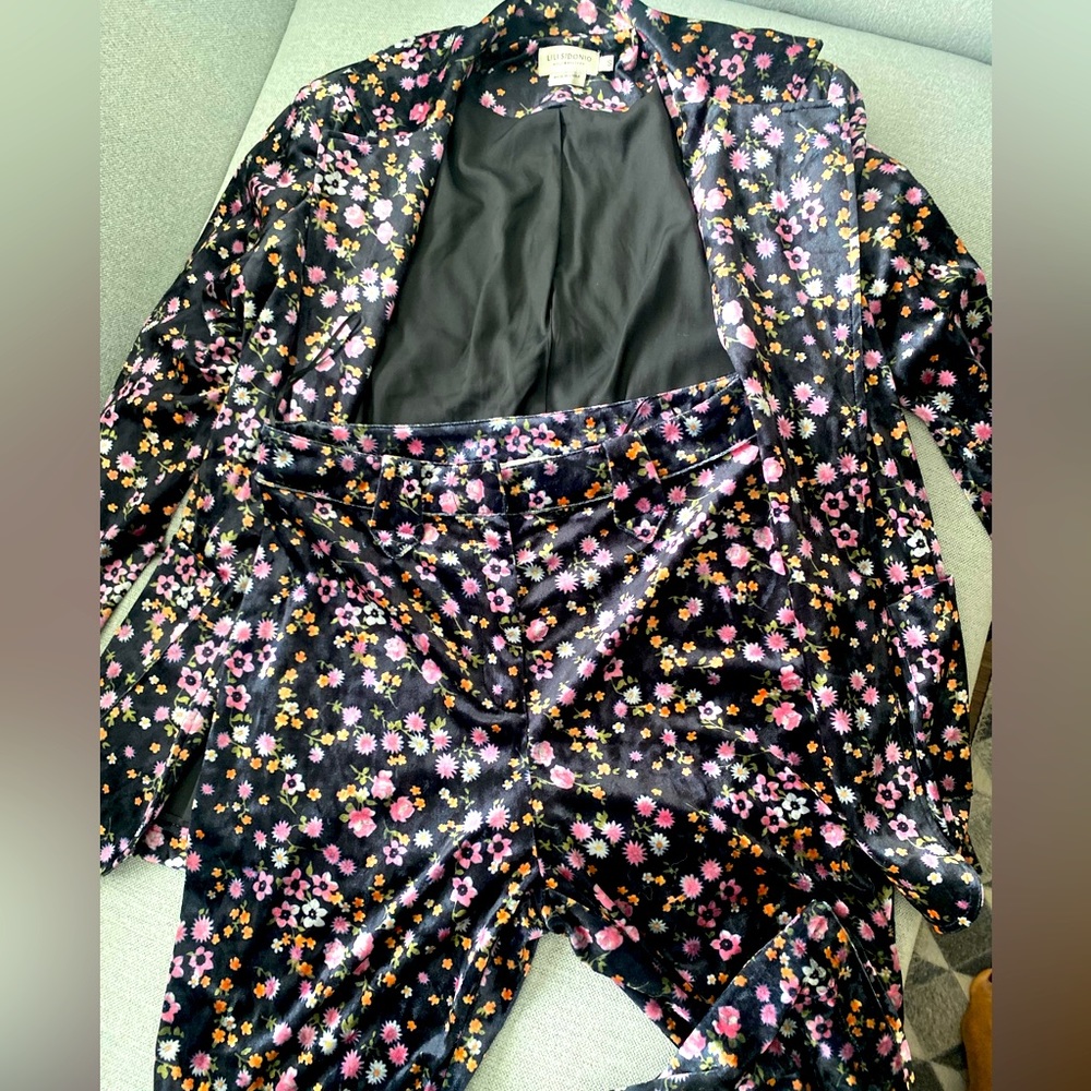 🌸 Lili Sidonio | Molly Bracken | Floral Print Velvet Suit | Small
